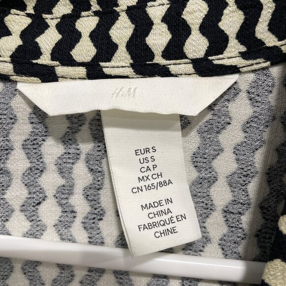 H&M Wrap Shirt Dress Size Small Long Sleeve Wavy Pattern Career Business Casual - Picture 4 of 9